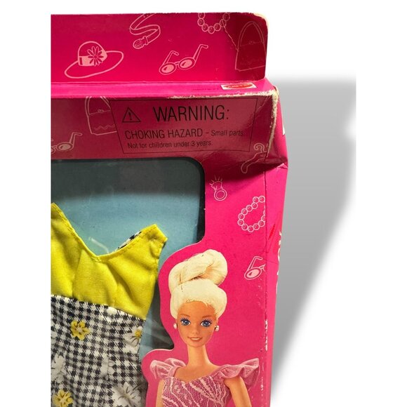 1998 Mattel Barbie Fashion Gift Pack 6 Outfits New Sealed - Picture 3 of 7